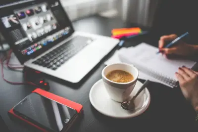 Il caffè in ufficio: come scegliere sistema, macchina e accessori per il team